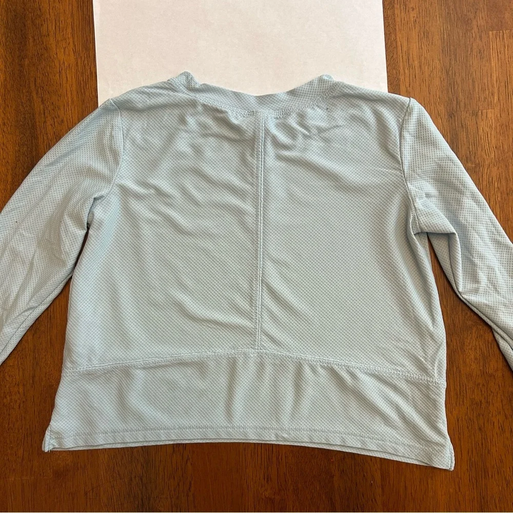 Old Navy Active Go-Dry Athletic Long Sleeve Top | Kids XS (5) | Light Blue